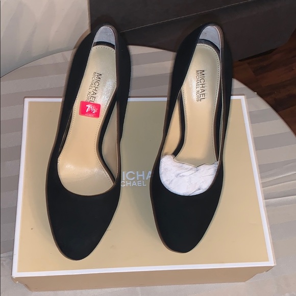 UGG - Picture 2 of 2